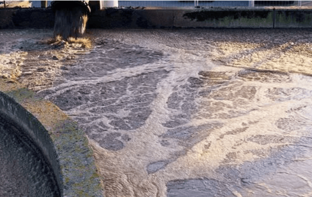 （圖：生化水處理泡沫問(wèn)題）